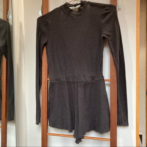 Urban Outfitters Grey Long Sleeve Open Back Jumpsuit Romper - Picture 4 of 5